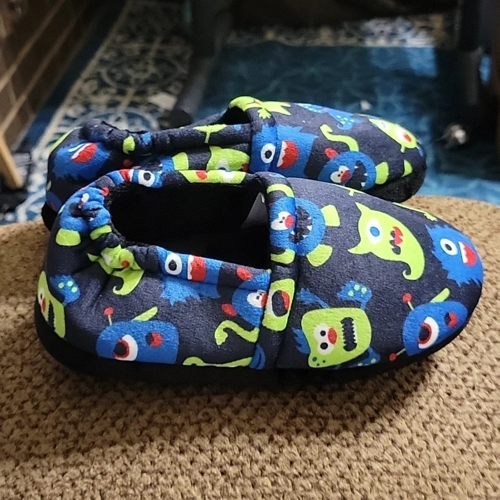 N/A nib slippers